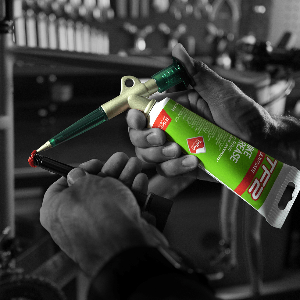 Набор Weldtite 06009 содержит пистолет 06008 + смазка консистентная 02019 Bike Grease with Teflon, 125мл фото 2