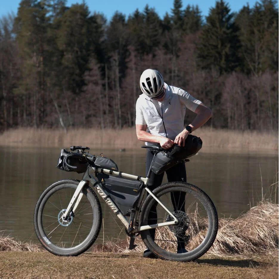 Сумка подседельная компрессионная Apidura Expedition Saddle Pack (13L) (NEW STYLE) фото 5