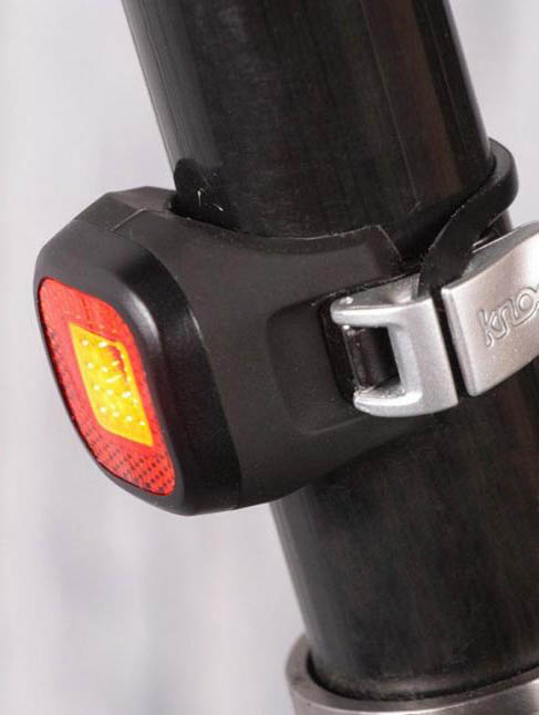 Блимавка задня Knog Blinder Mini Chippy Rear, 11 люмен, 5 режимів, чорна фото 2