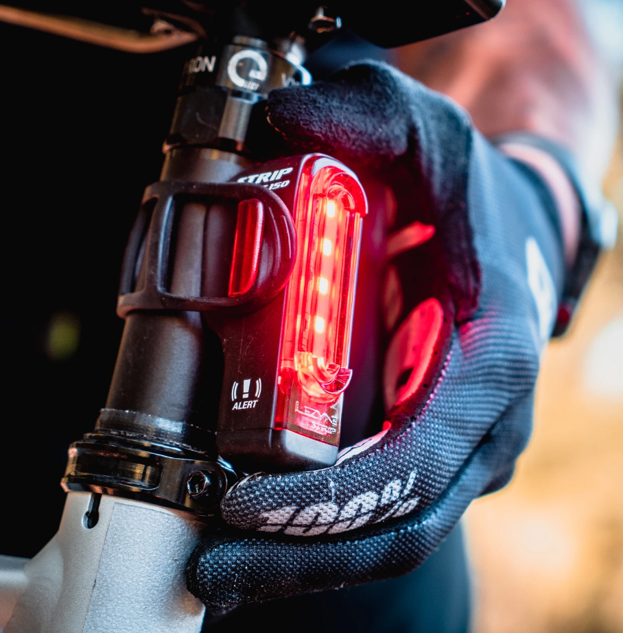 Мигалка задняя Lezyne STRIP ALERT DRIVE REAR, 150 люмен, 5 режимов, черная фото 4