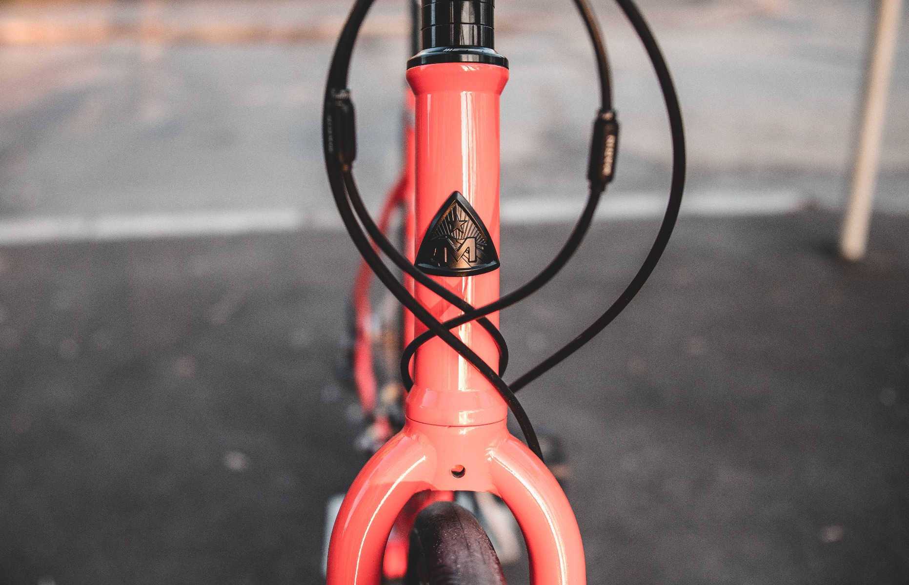 Велосипед 28" Marin NICASIO рама - 54см 2020 Gloss Orange/Crimson/Ash Blue фото 2