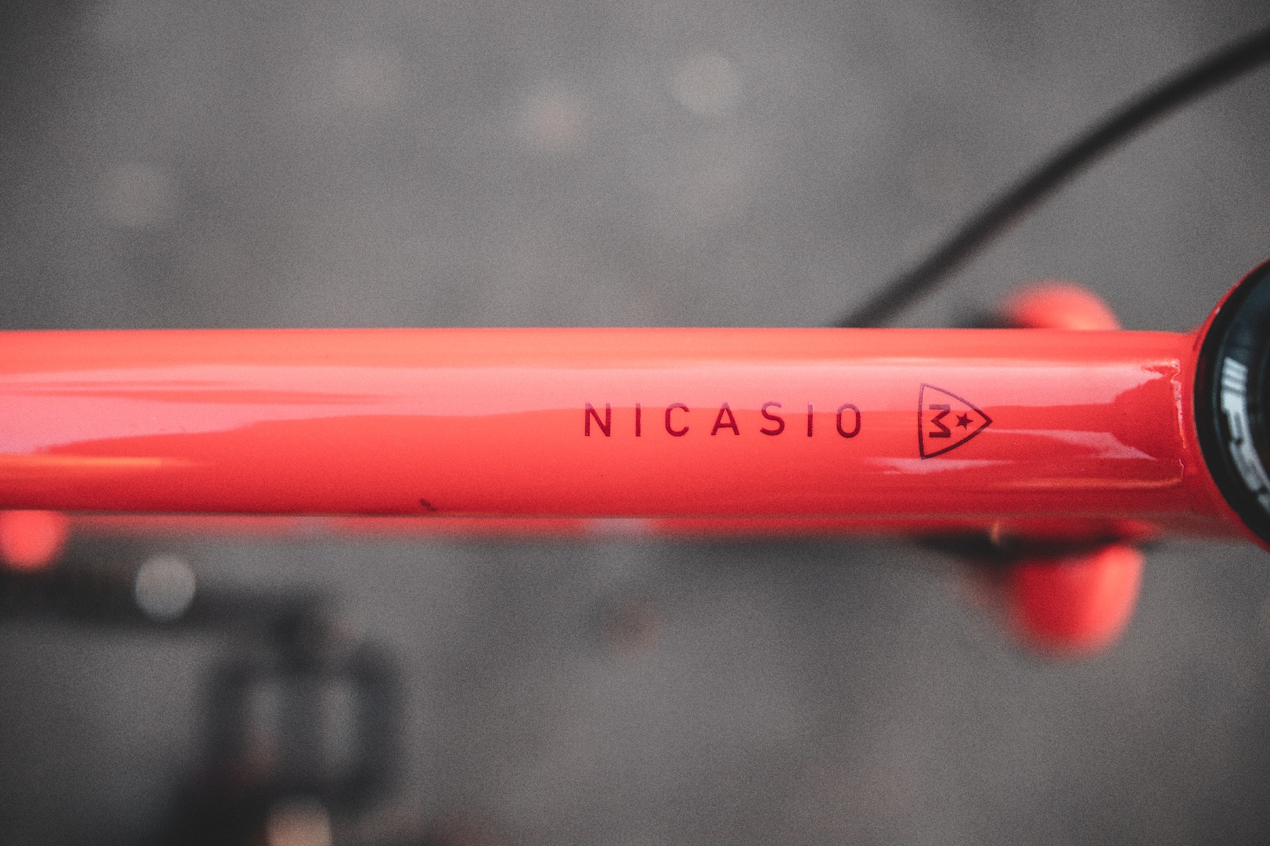Велосипед 28" Marin NICASIO рама - 54см 2020 Gloss Orange/Crimson/Ash Blue фото 4