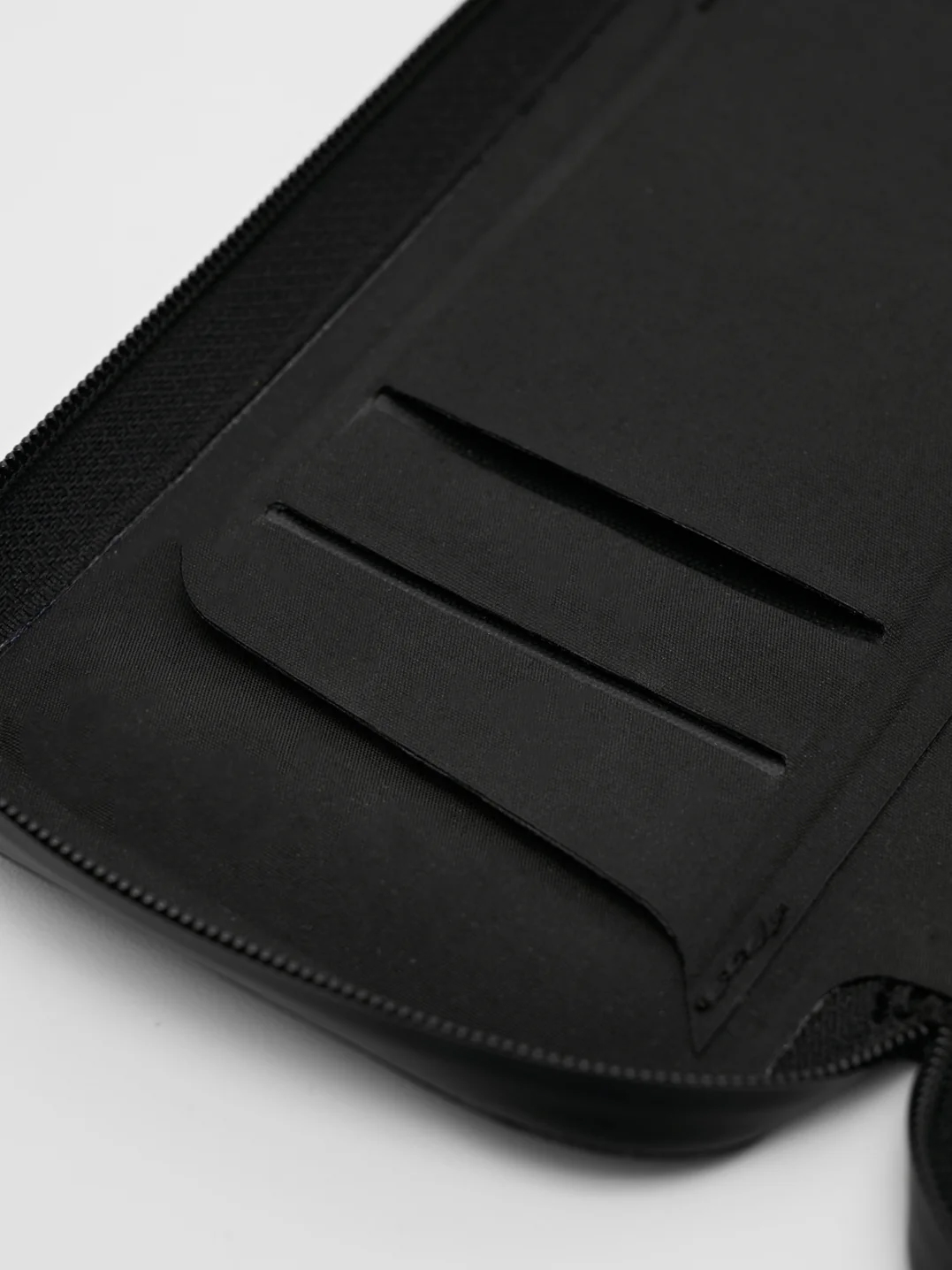Гаманець MAAP Shield Waterproof Phone Wallet, Black, Small фото 