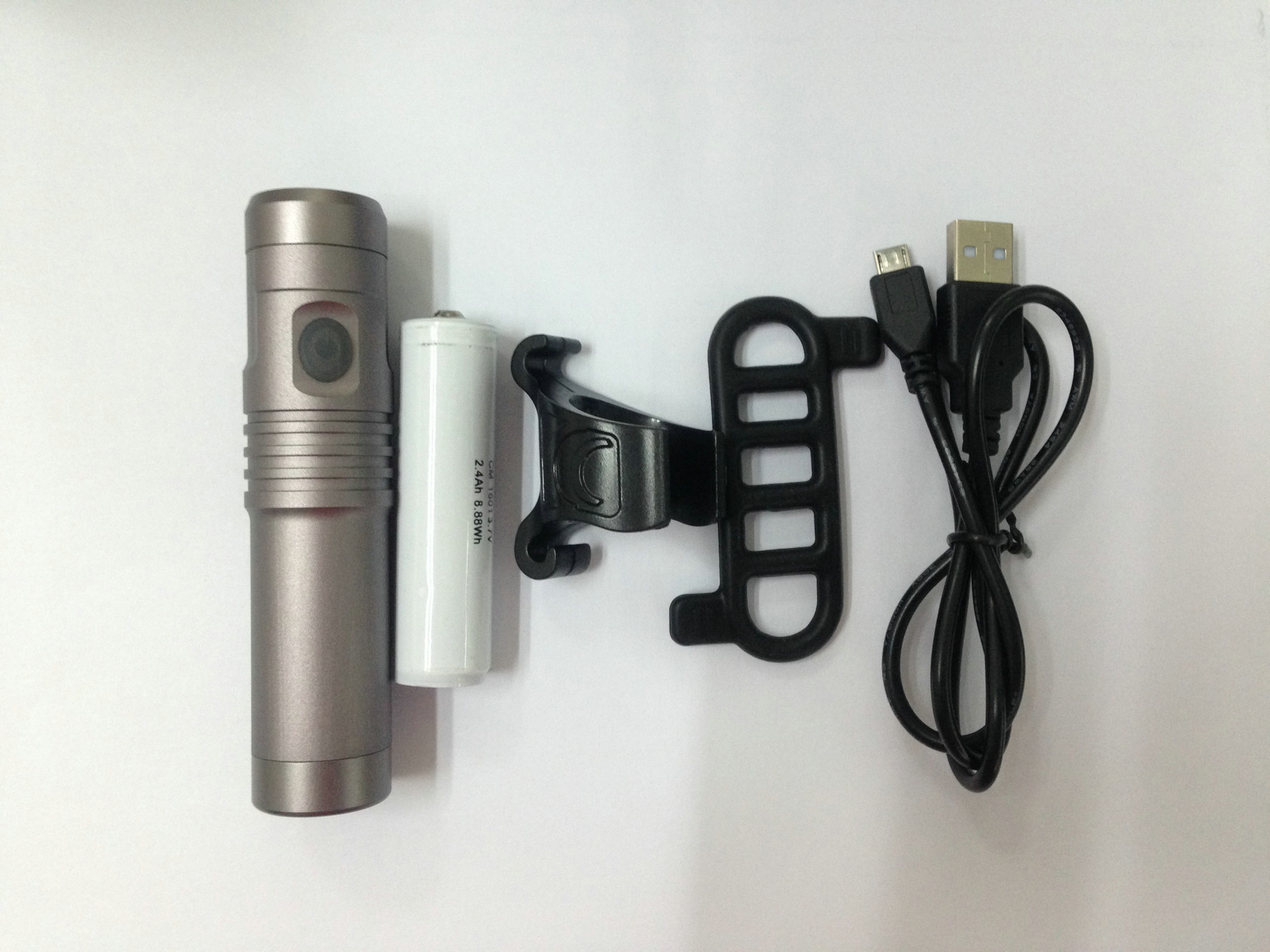 Ліхтар Green Cycle NB-37-00 зі змінним акумулятором 18650 (2400mAh), світлодіод Cree T6 700 LM, корпус алюміній, заряджається від USB фото 