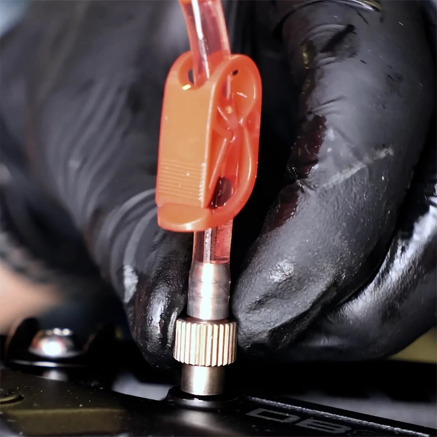 Олива мінеральна Weldtite 03139 X MINERAL OIL BRAKE FLUID, для гальмівних систем 1л фото 4