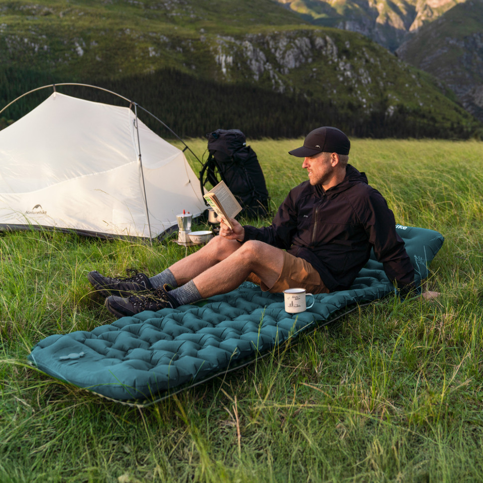Коврик надувной Naturehike CNK2550WS019, 200х125х6.5 см, встроенный насос для надувания, синий фото 3