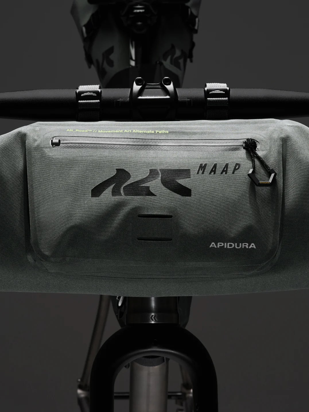 Сумка на кермо MAAP X APIDURA PACK loam фото 7
