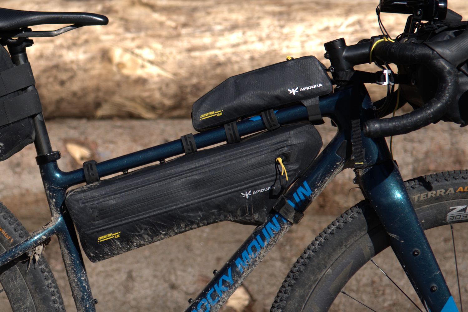 Сумка на верхнюю трубу Apidura Expedition Top Tube Pack (0.6L) (NEW STYLE) фото 4