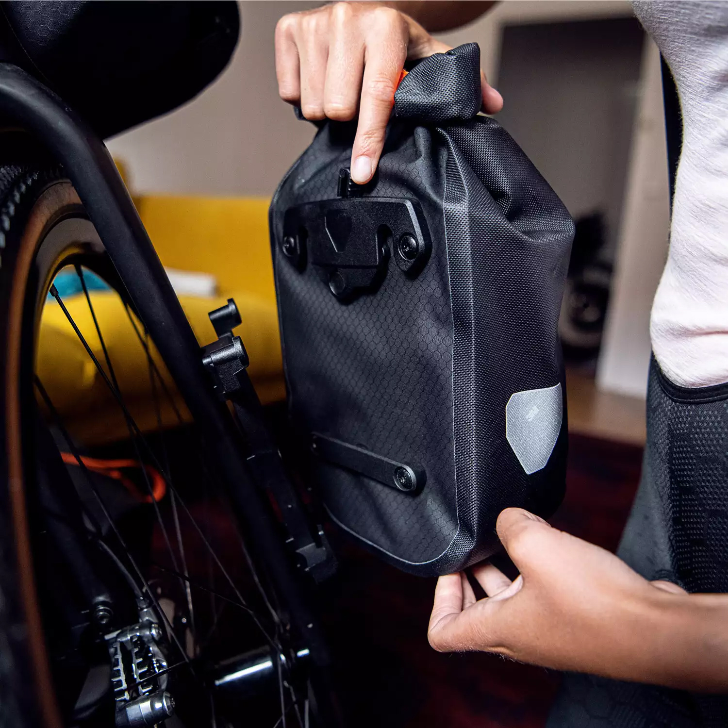 Гермосумка на вилку Ortlieb Fork Pack black matt, 4,1 л фото 4