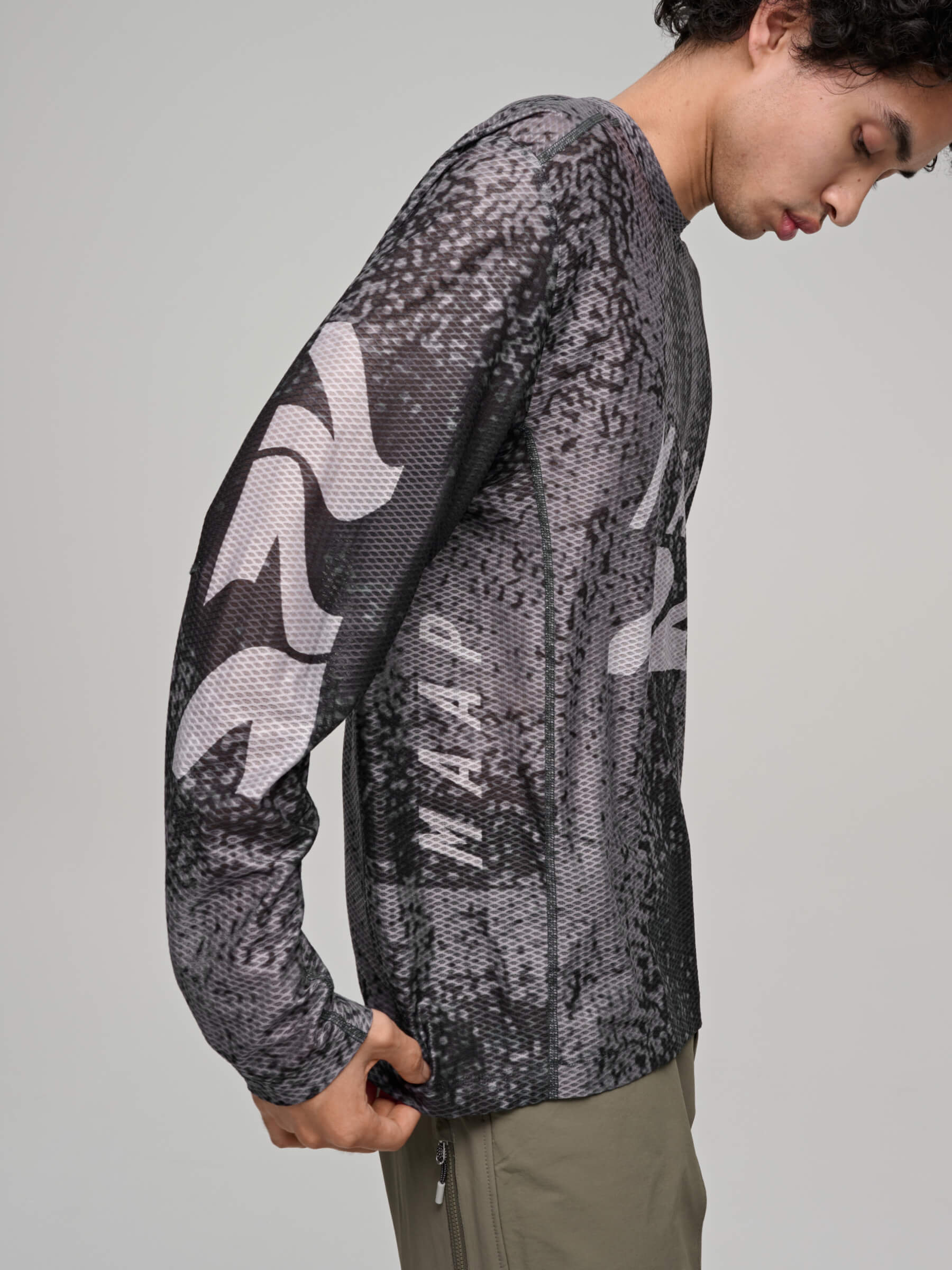 Лонгслив MAAP Alt Road Mesh LS Tee Silver/Black S фото 3