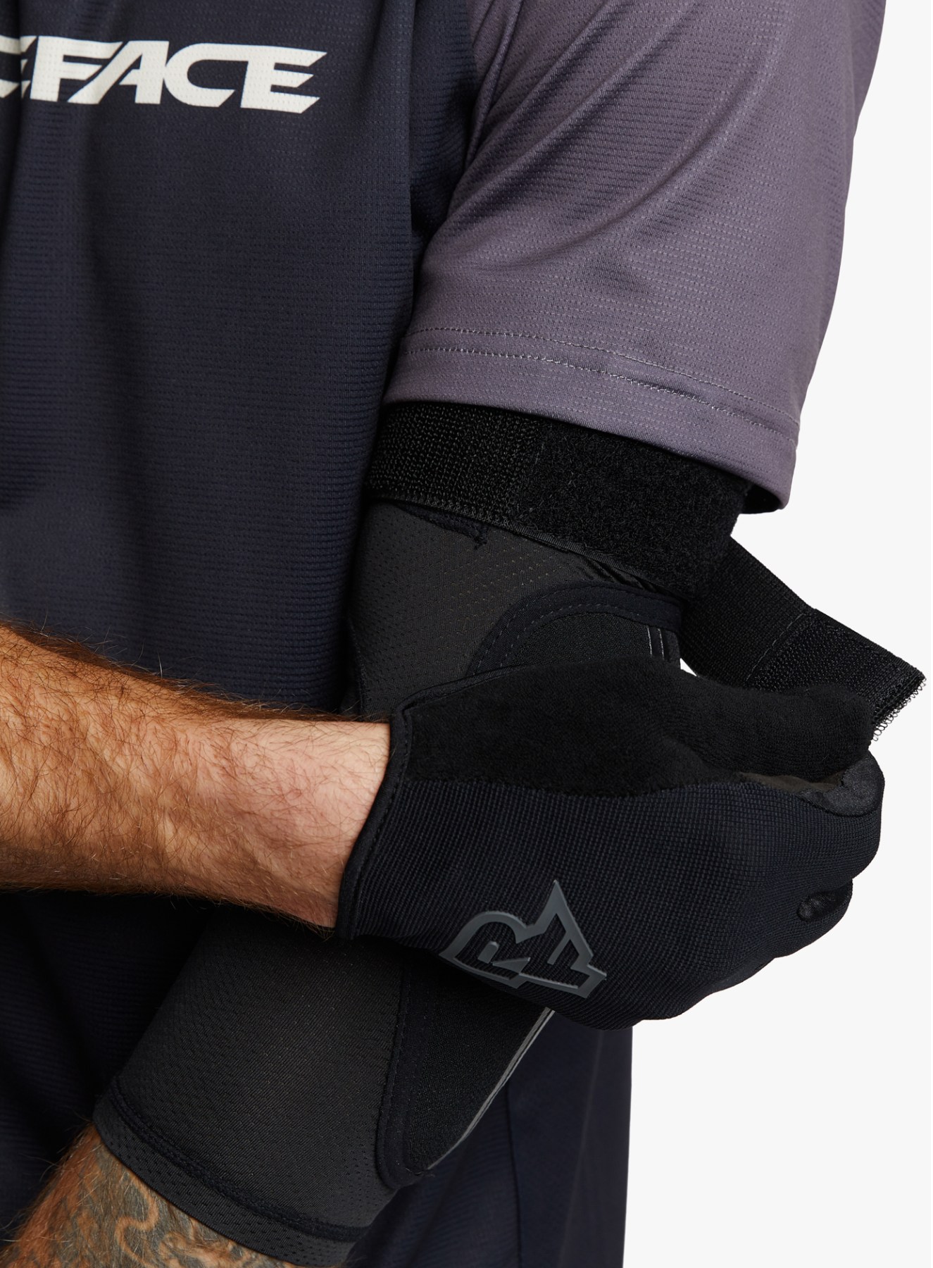 Захист ліктя RaceFace INDY Elbow Stealth, розмір S фото 4