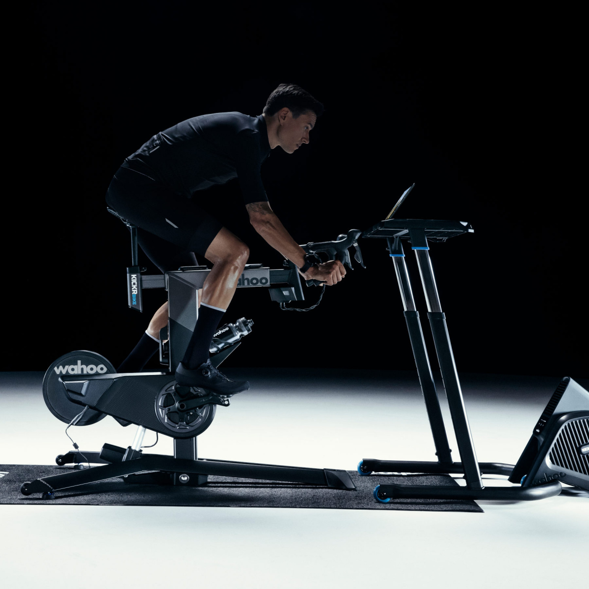 Велостанок Wahoo KICKR Bike V2 WFBIKE3 фото 4