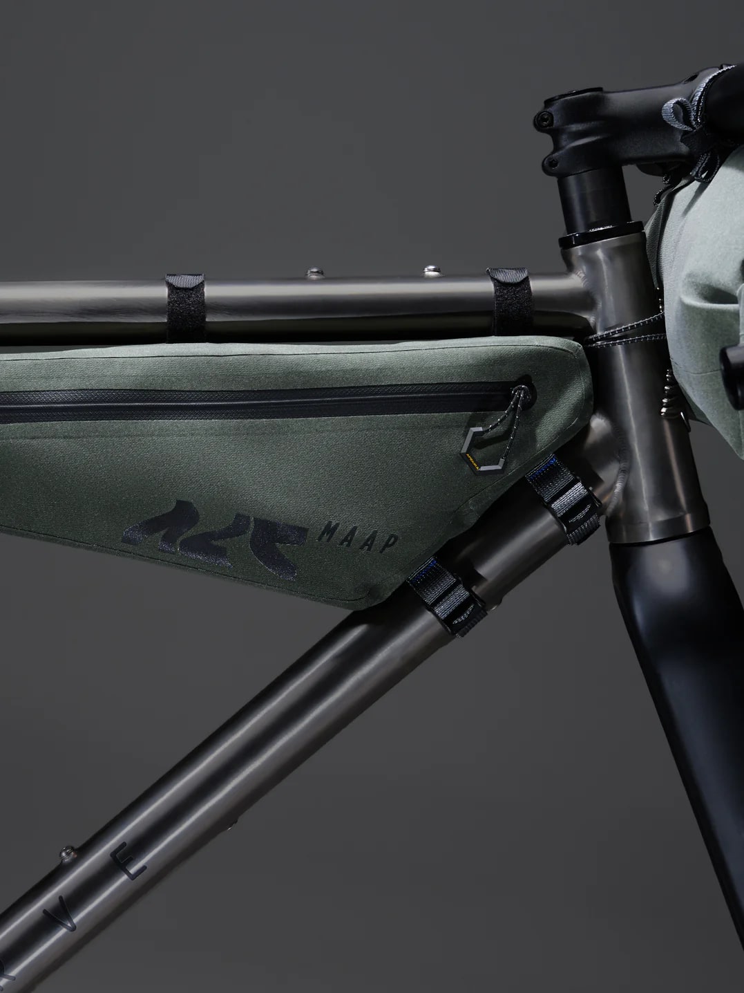 Сумка на раму MAAP X Apidura Frame Pack 4L Loam фото 7