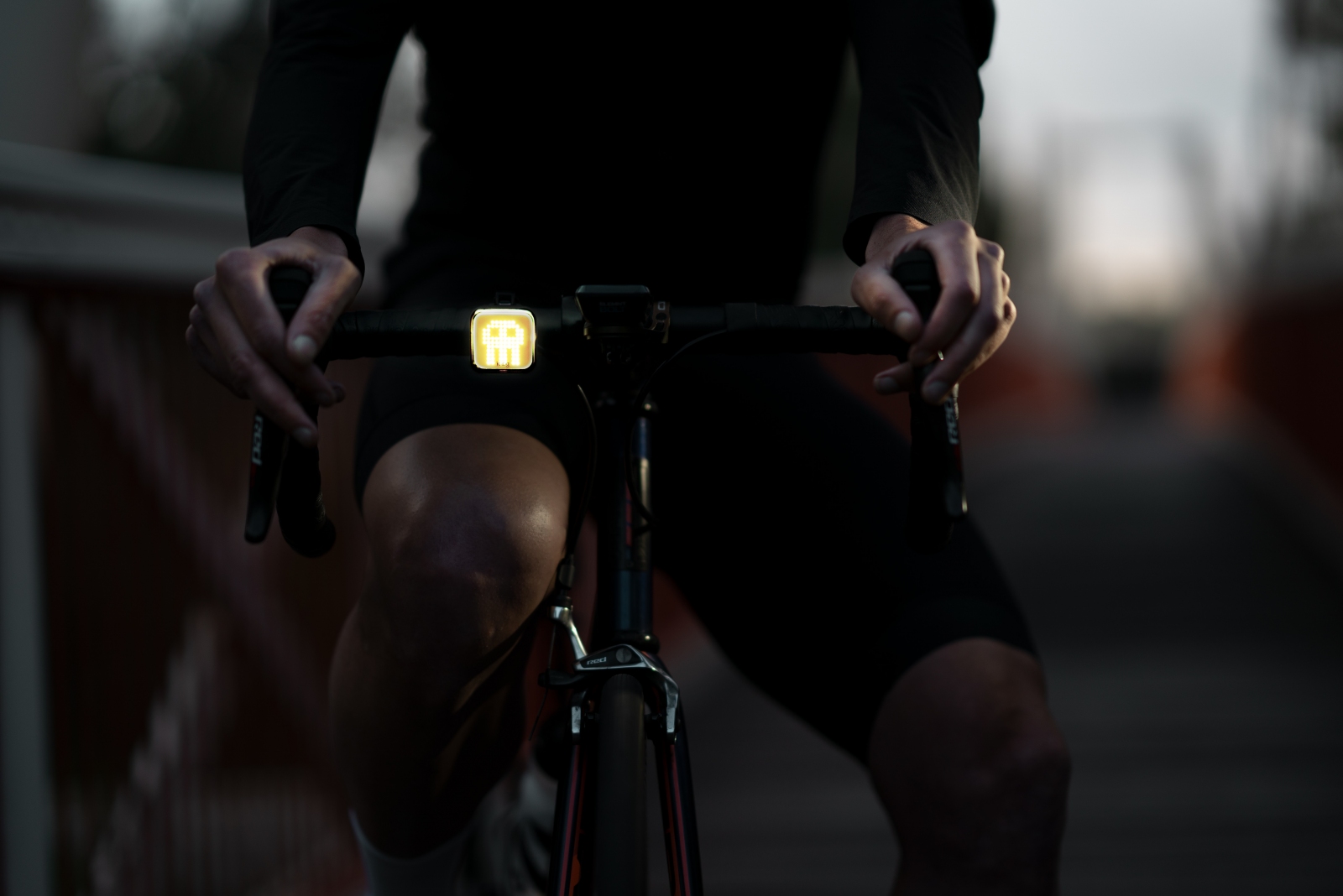 Мигалка передняя Knog Blinder Square Front, 200 люмен, 8 режимов, серая фото 7