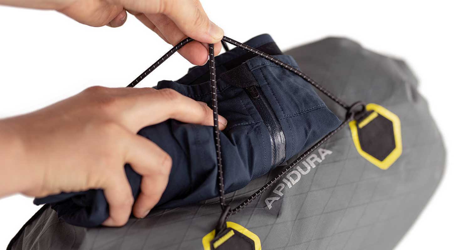 Сумка на кермо Apidura Backcountry Handlebar Pack (20L) фото 3