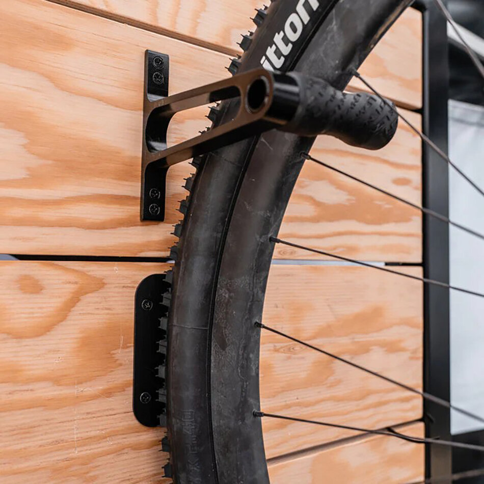 Тримач Lezyne WНEEL НOOK для велосипеда на стіну, кріплення за колесо фото 3
