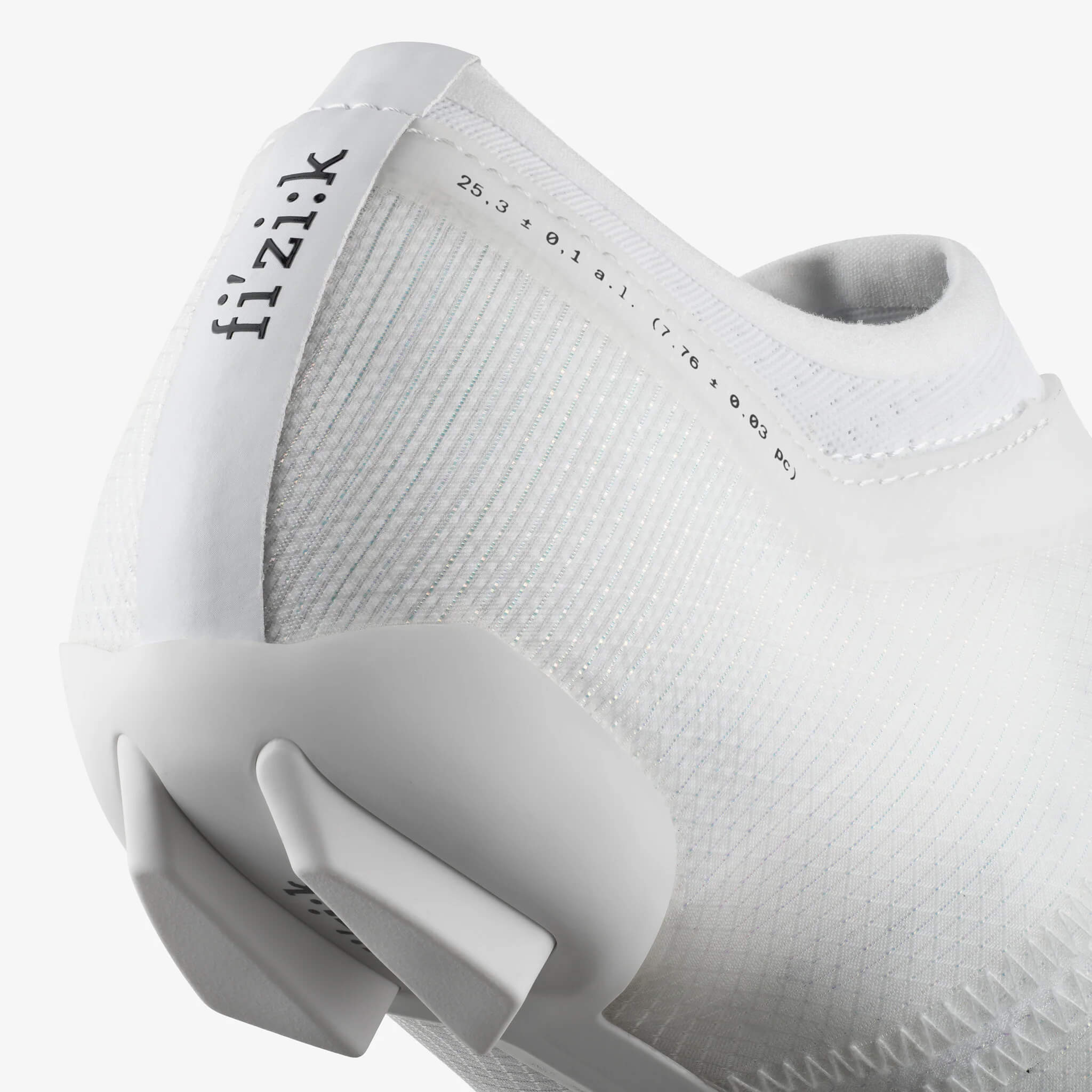 Взуття Fizik VEGA Carbon розмір 40,5 біле фото 7