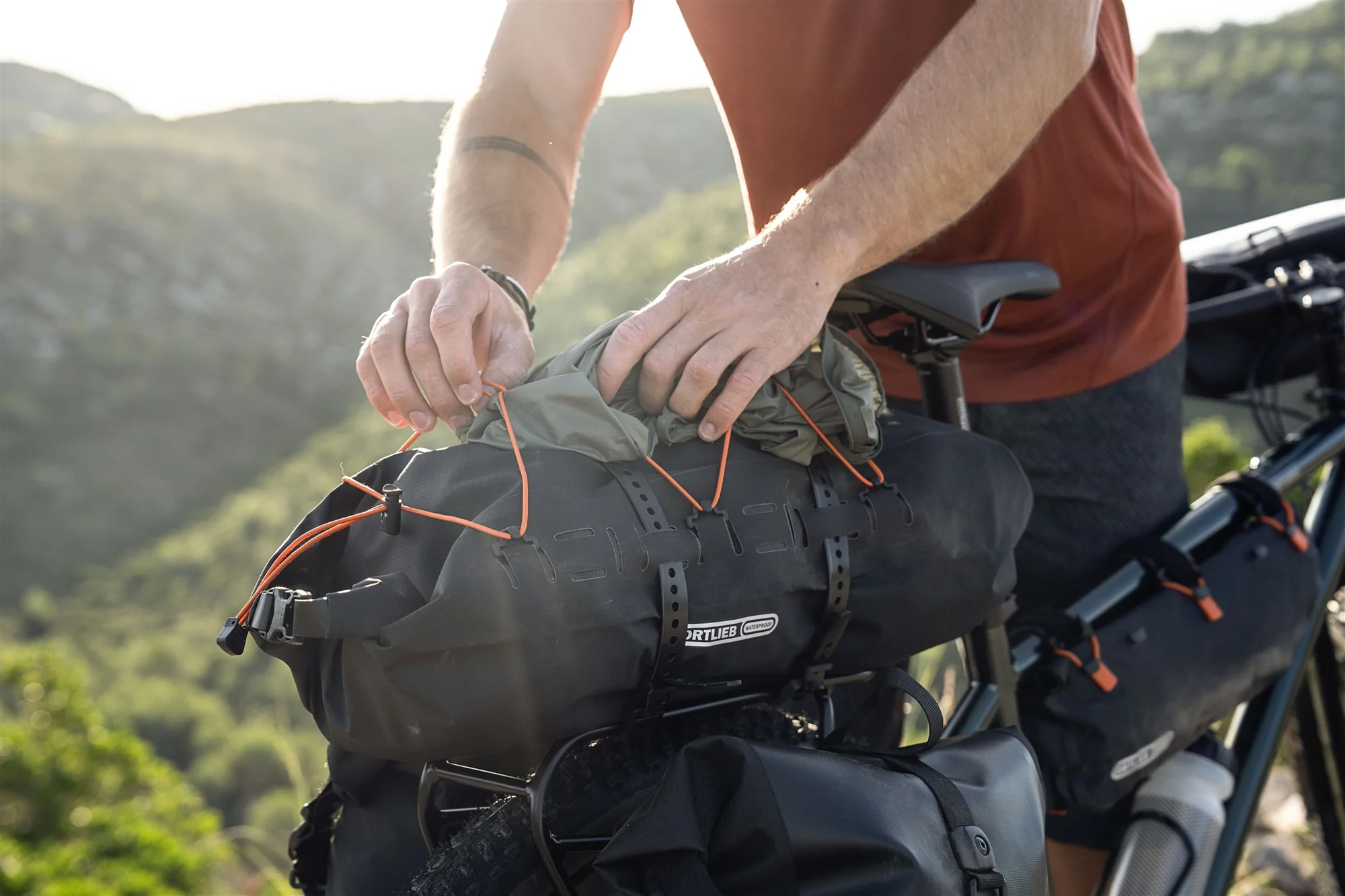 Гермосумка велосипедна на багажник Ortlieb Dry Pack, Black Matt, 12 л фото 10