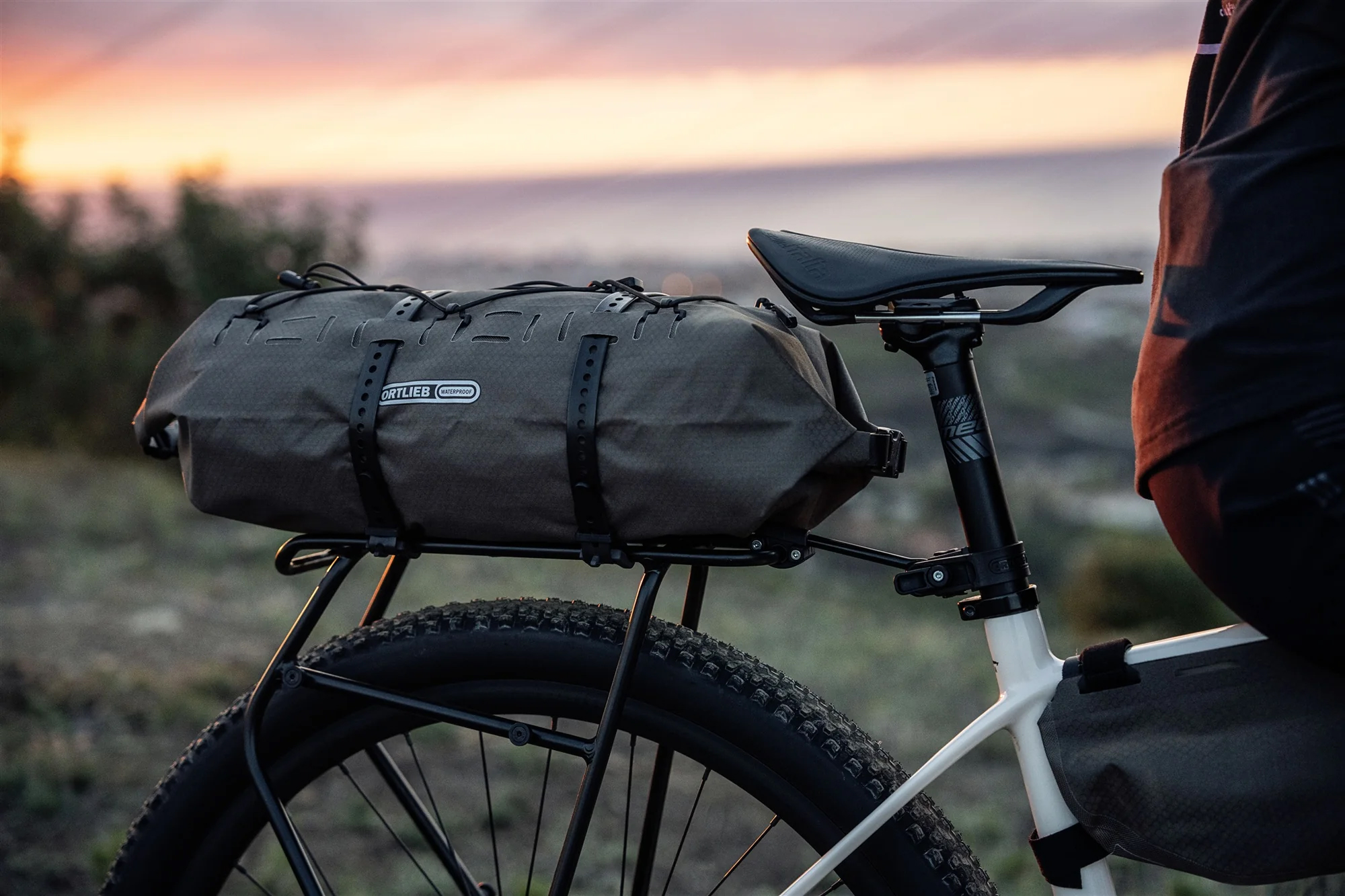 Гермосумка велосипедна на багажник Ortlieb Dry Pack, Black Matt, 16 л фото 8