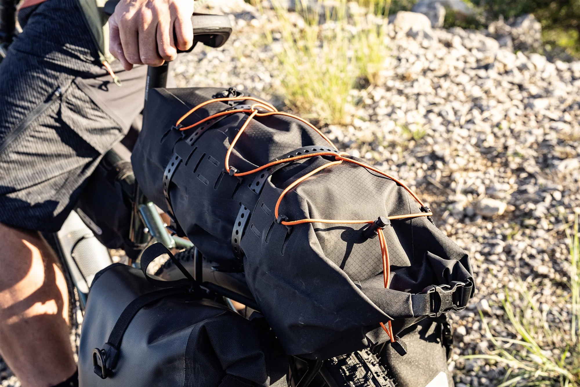 Гермосумка велосипедна на багажник Ortlieb Dry Pack, Black Matt, 12 л фото 9