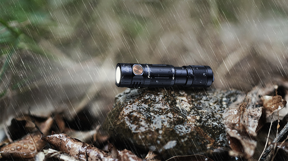 Фонарь ручной Fenix E05R, бронзовый фото 6