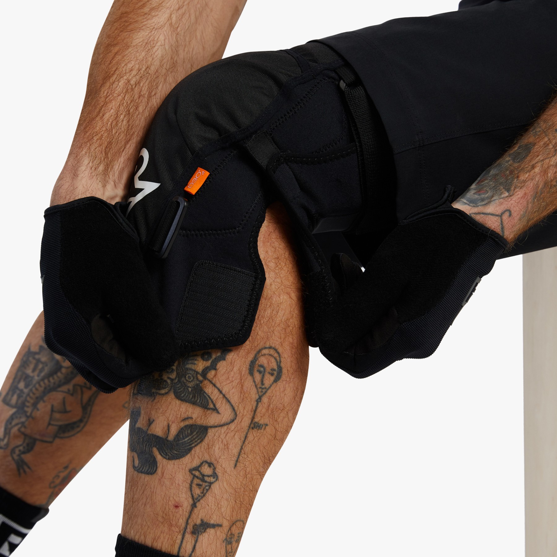 Захист коліна RaceFace AMBUSH Knee Stealth, розмір XXL фото 4