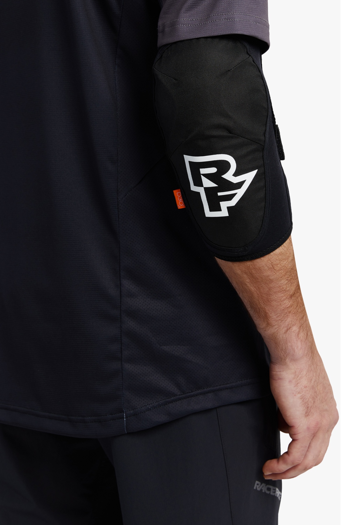 Защита локтя RaceFace AMBUSH Elbow Stealth, размер L фото 3