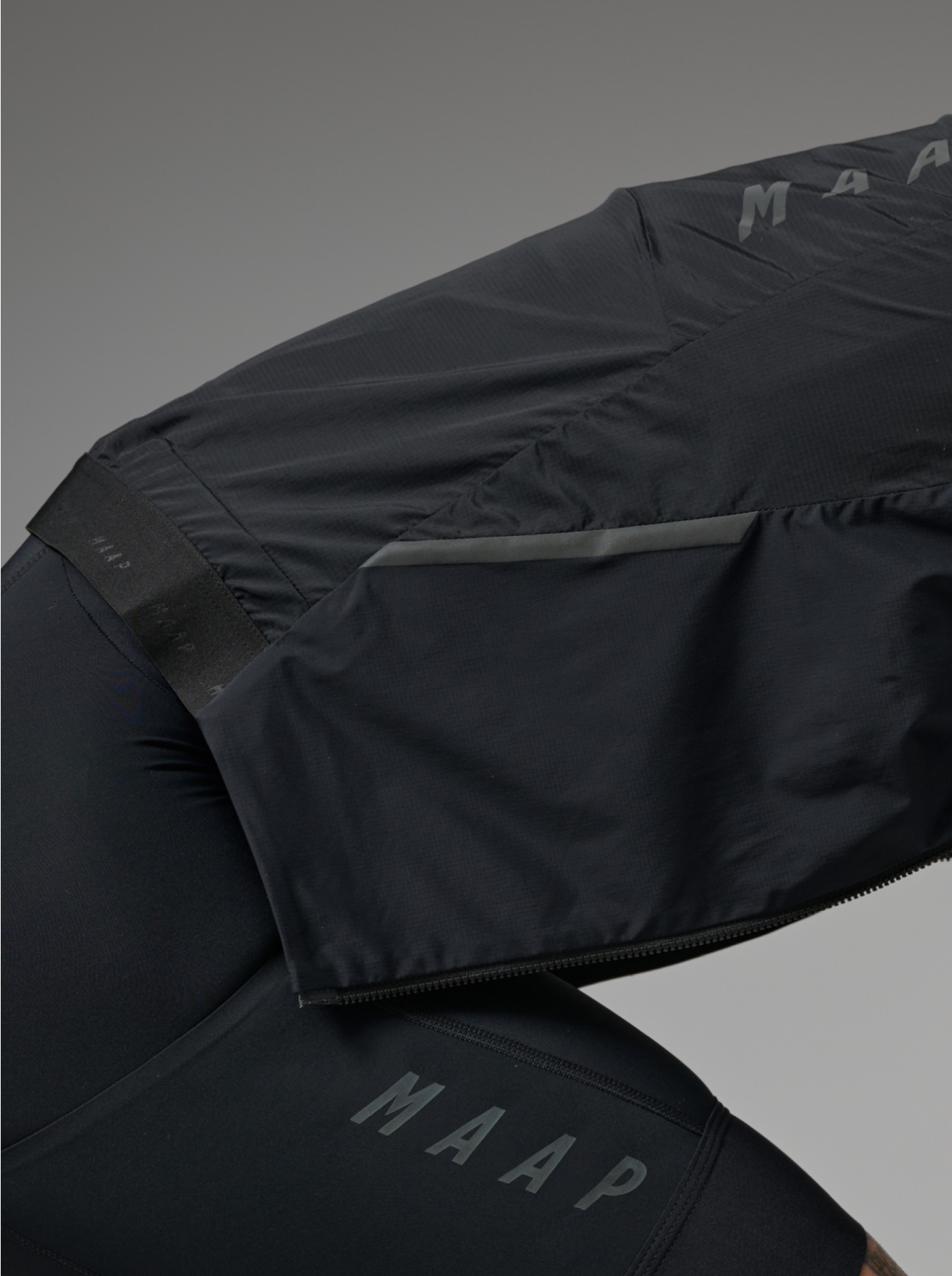 Велокуртка MAAP Flow Insulated Jacket 2 Jet Black, мужская, L фото 8