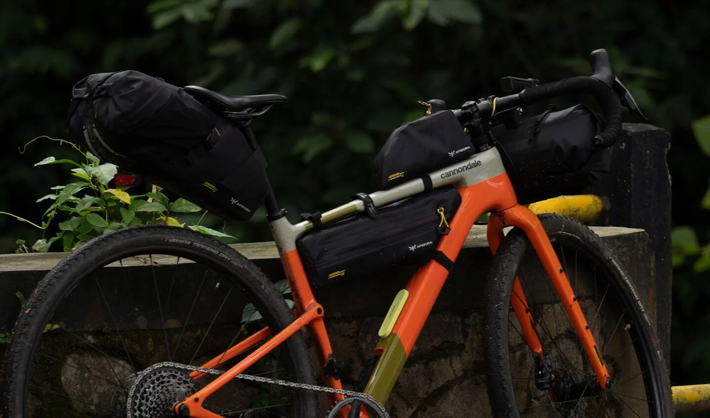 Сумка підсідельна компресійна Apidura Expedition Saddle Pack (9L) (NEW STYLE) фото 5