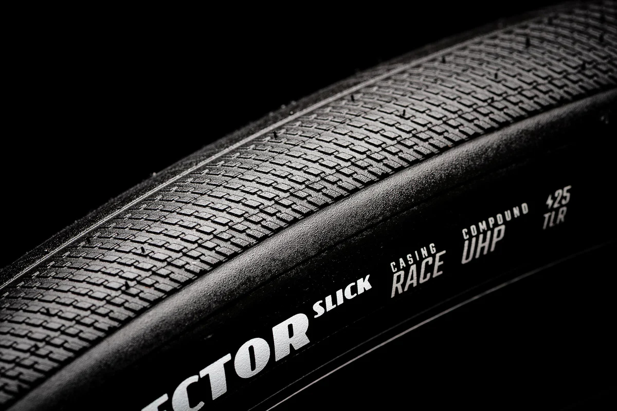 Покришка 700x40 (40-622) GoodYear Connector Slick, Race, Dynamic:UHP, Folding, Black фото 2